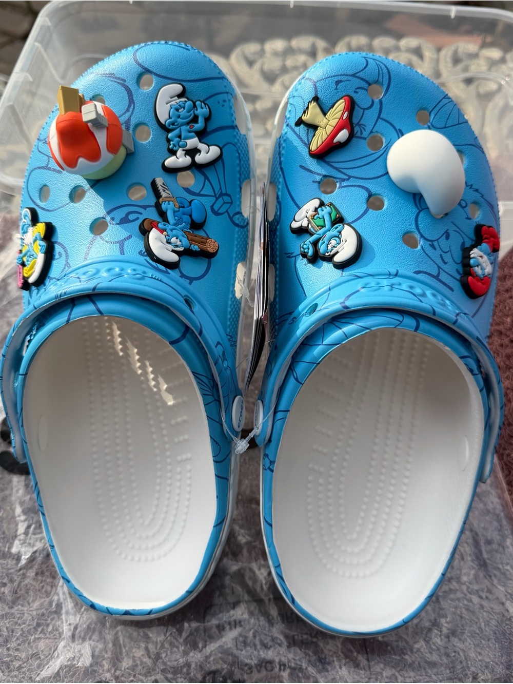 Crocs The Smurfs Classic Clog/Shoes - Brand New - Women’s size 8 - Picture 4 of 4